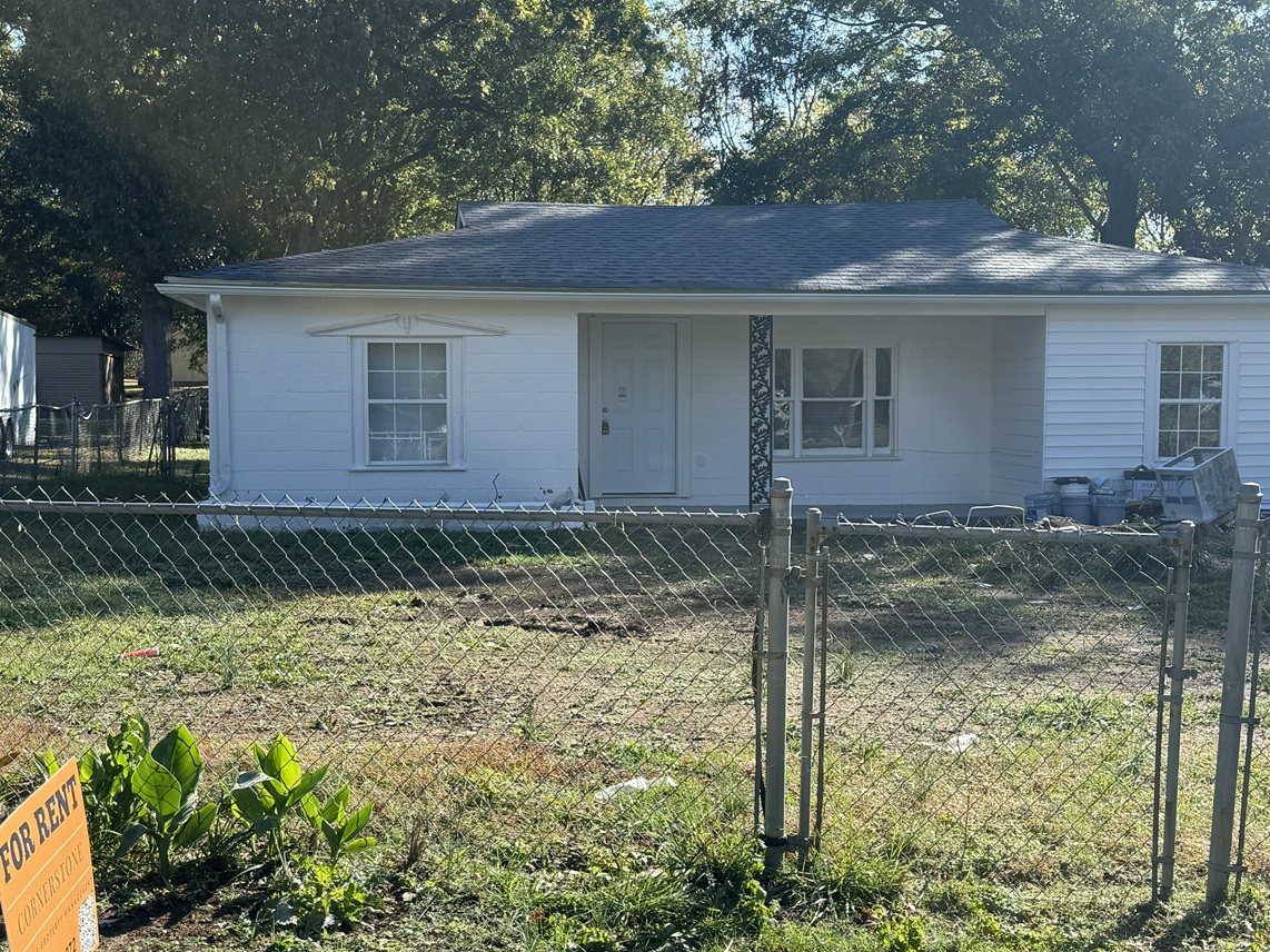 Front view of 106 Barham Drive home in Jackson, Tennessee